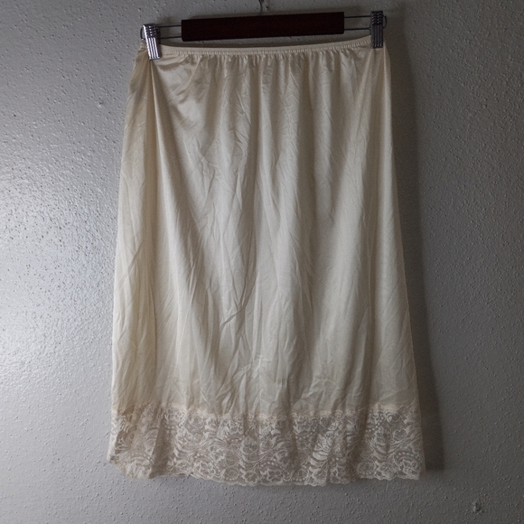 Vanity Fair M Half Slip Lace Trim Side Slit Lingerie - Picture 6 of 9